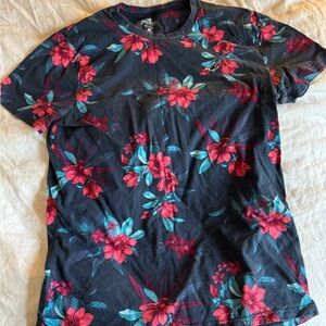 Hollister Dark Gray Floral Tee with Red and Teal Accents